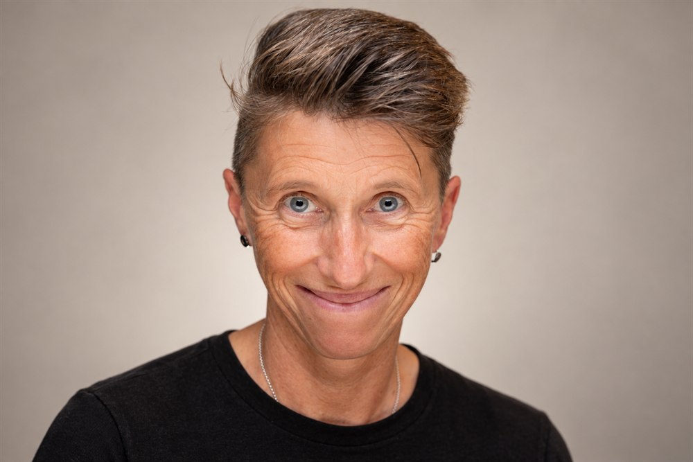 Claudia, direkter Blick
